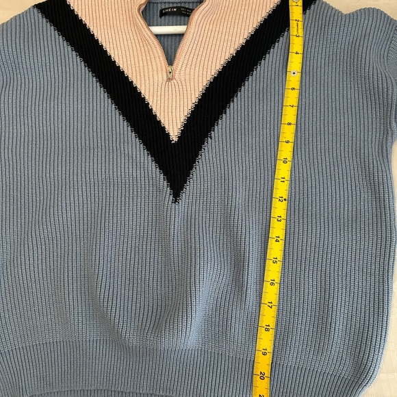 🩵SHEIN V-Neck Colorblock Hoodie - Blue, Pink, Black - Picture 6 of 7